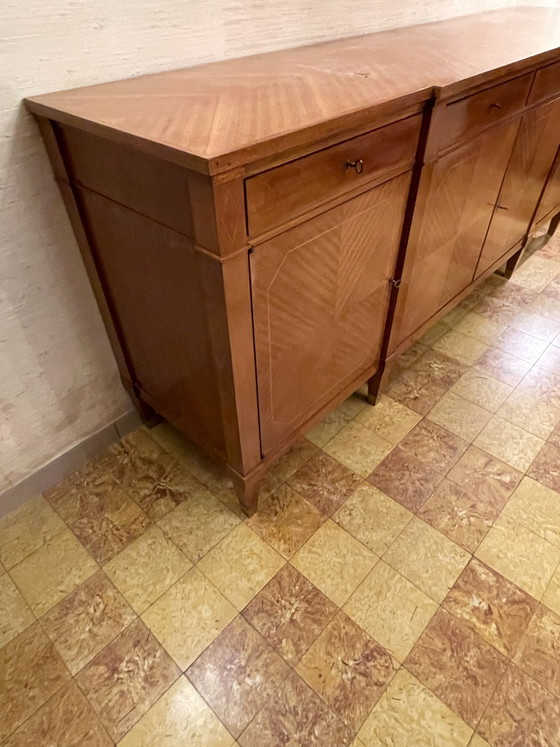 Image 1 of Elegante commode van massief mahoniehout met 4 deuren en 4 lades in de Directoire-stijl.