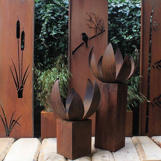 Image 1 of Cheminée - "Blossom Square Base High" - Ornement d'extérieur moderne par Stefan Traloc