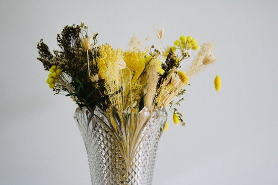 Image 1 of Grand vase en cristal taillé – motif à pointes de diamant