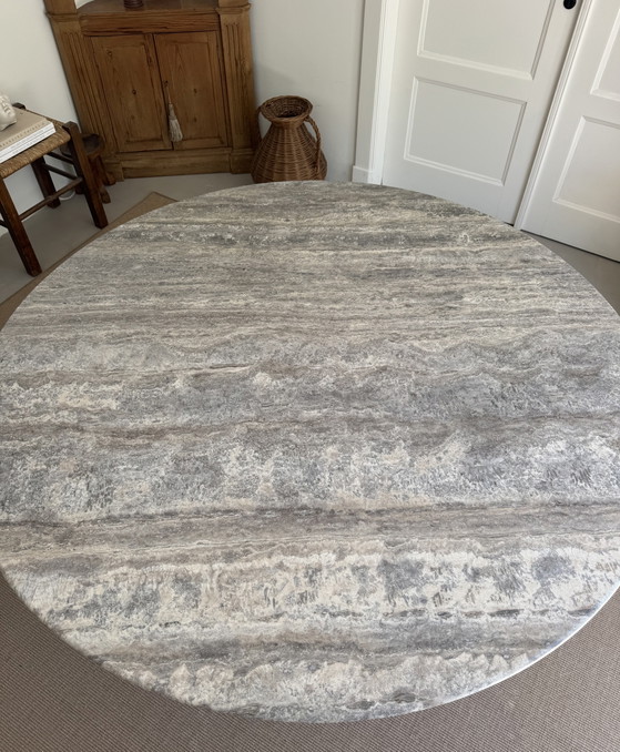 Image 1 of Tavolo da pranzo in travertino argentato 140 cm