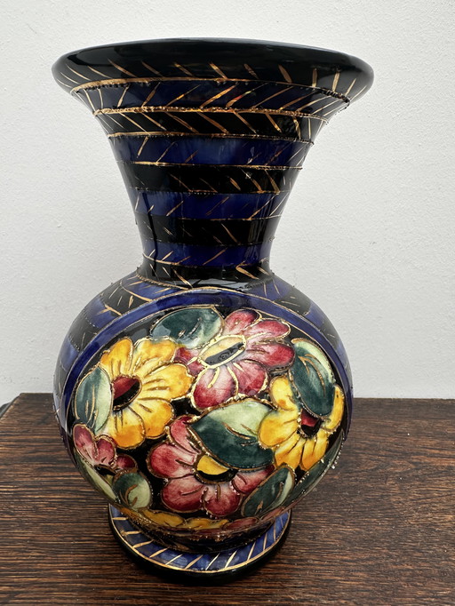 Kleine vaas boule signé Vallauris decor fleuri et ciselé rehaussé of H 22 cm