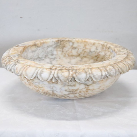 Image 1 of Baignoire ou lavabo circulaire en marbre, Italie, début du XXe siècle