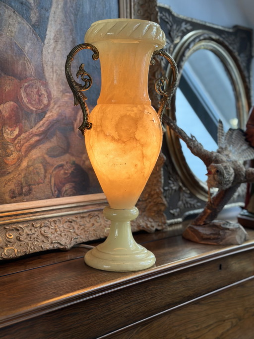 Vintage-Tischlampe in Amphorenform mit Alabasteroptik – Frankreich, ca. 1960–70