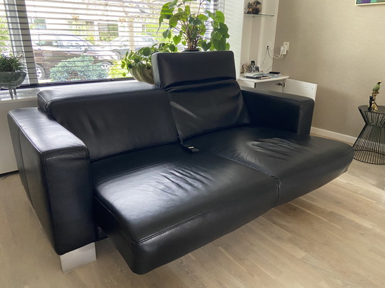 Image 1 of Canapé en cuir noir avec assise à réglage électrique