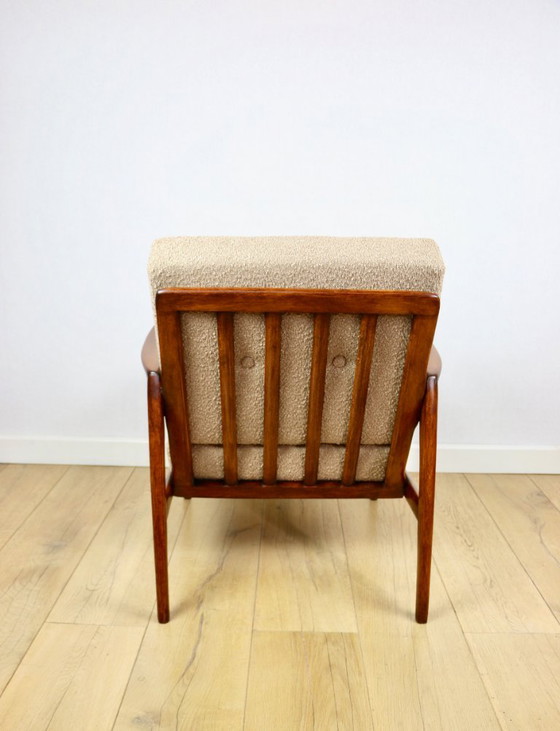 Poltrona PRL "Stefan" in rovere, beige vintage - tessuto bouclé dorato - 3 pezzi disponibili – Axel Concept (photo 5 of 9)