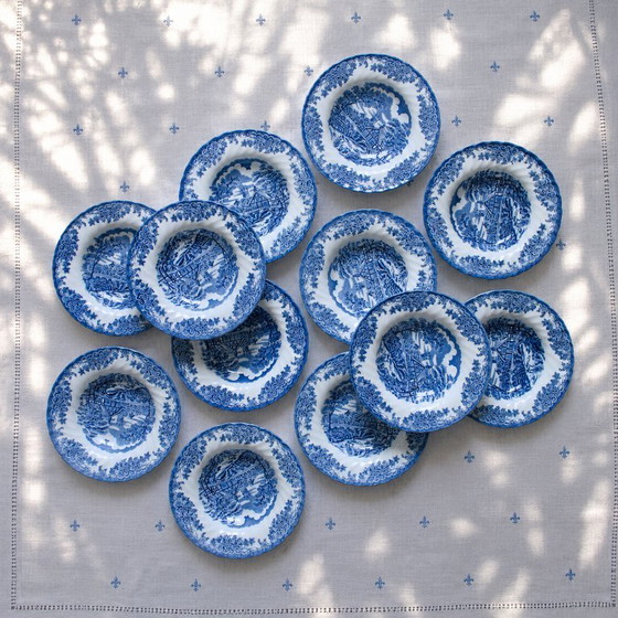 Image 1 of Servizio da tavola inglese di grandi dimensioni, composto da 35 pezzi, firmato Staffordshire Churchille.