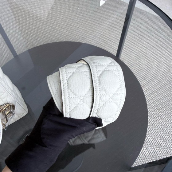 Image 1 of DIOR LADY MINI - PELLE DI VITELLO GRAMMATIZZATA CANNAGE, DETTAGLI IN ORO BIANCO
