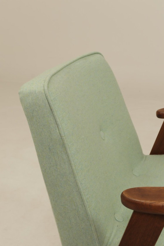 Image 1 of Fauteuil moderne du milieu du siècle en chêne et laine naturelle, design de J. Chierowski