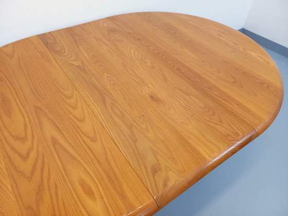 Image 1 of Vintage Seltz round dining table from the 70s/80s in solid blond elm with extensions