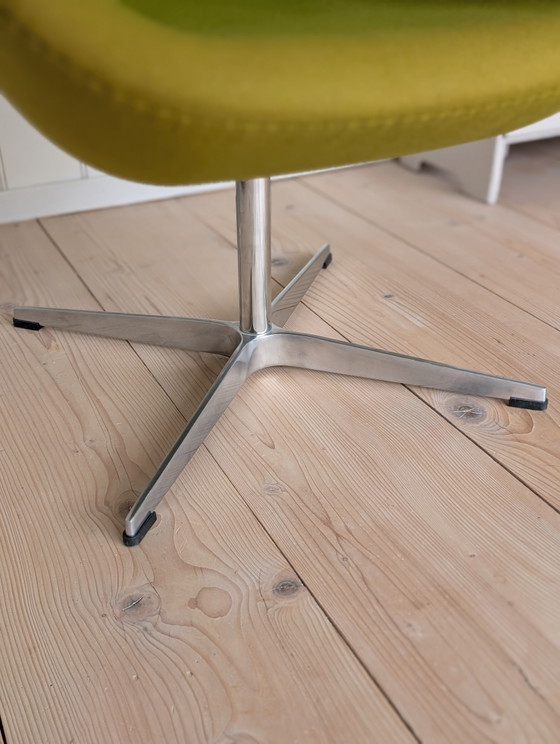 Poltrona vintage Swan in stile Arne Jacobsen – Verde – Base girevole in alluminio – Poltrone, Textile (photo 9 of 13)