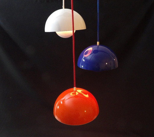 Lot de trois lampes-pots de fleurs Louis Poulsen Verner Panton VP1 (modèle ancien).