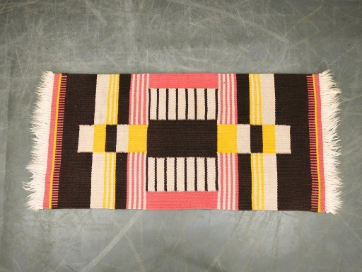 Tapis Kilim tchèque géométrique en laine des années 1950, rose, noir et jaune