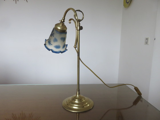 Image 1 of Art Nouveau lamp in brass and Vianne glassware, Signed