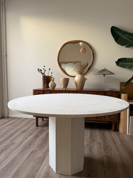 Mesa de travertino antigua