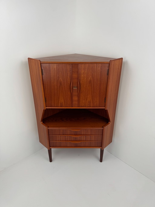 Gunnar Falsig Eckbarschrank für Falsigs Møbelfabrik – Intelligentes dänisches Design