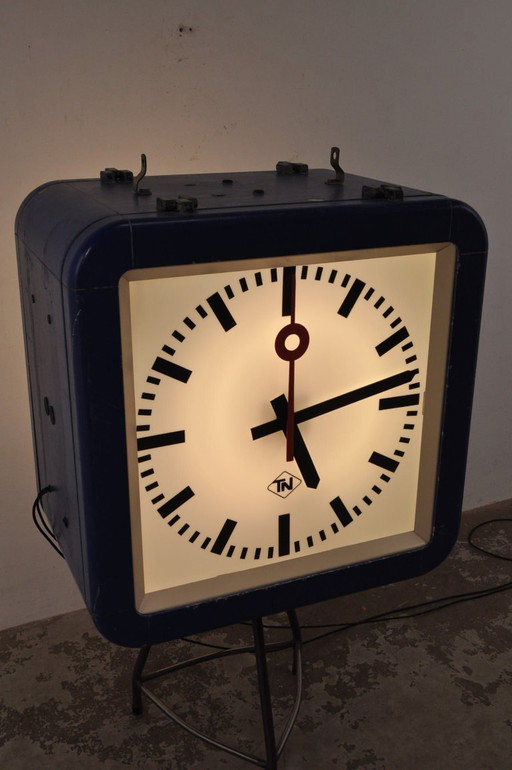 Double-sided NS station clock XL