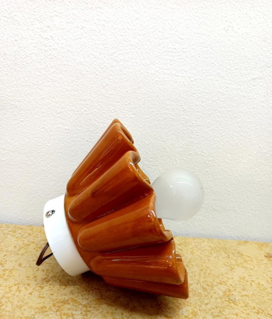 Image 1 of Applique moule à gâteaux ancien en poterie 