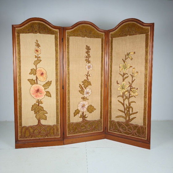 Image 1 of Paravent Art nouveau à motifs floraux brodés, vers 1900