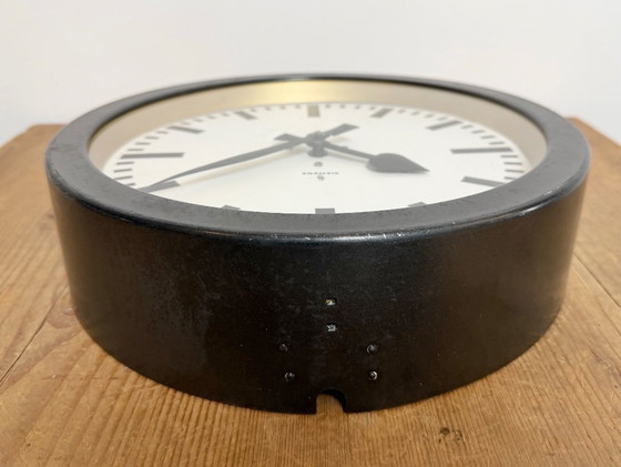 Image 1 of Schwarze Industriewanduhr von Siemens, 1950er Jahre