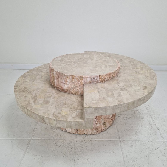 Image 1 of Ronde salontafel van Mactan of fossiele steen van Magnussen Ponte, jaren 80.