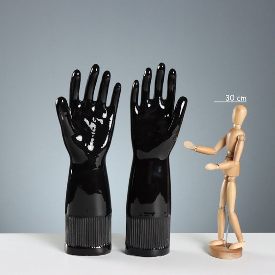 Image 1 of Sechs Pirelli Porzellan-Handschuhformen für Lungavilla