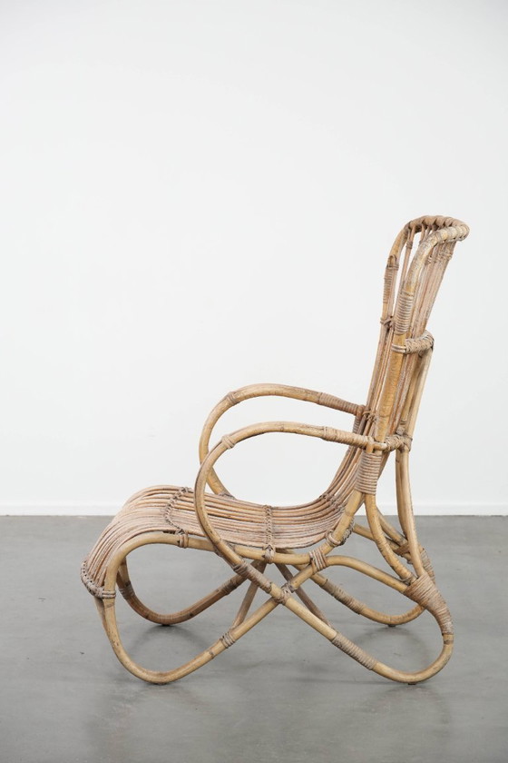 Image 1 of Sillón de ratán de diseño holandés de los años 50 con respaldo alto.