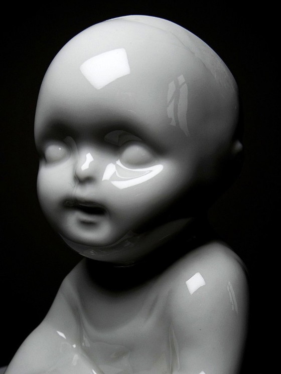 Image 1 of Rare sujet en fine de porcelaine de UC Limoges blanche ancien curiosité