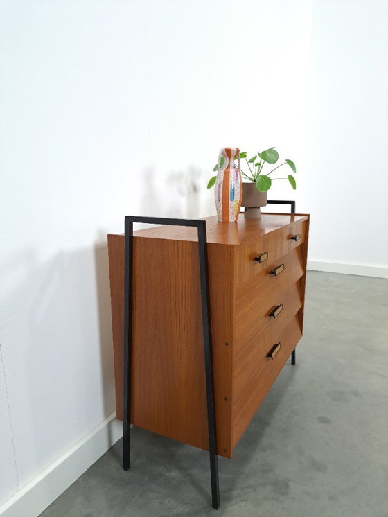 Image 1 of Teak schoenenkast met zwart metalen poten, nr. 1