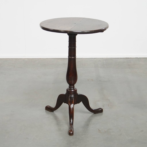 Round Antique English Oak Wine/Table From The 19th Century