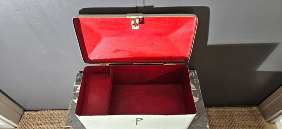 Image 1 of Vecchia scatola di trasporto in metallo