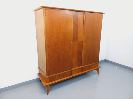 Armadio vintage in rovere degli anni '60