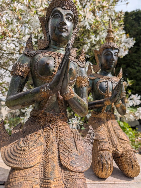Set of two Chinese bronze foo dogs – lot 101 – Oliver, Paintings & Drawings, Canvas, Cotton, Aziatisch (photo 128 of 310)