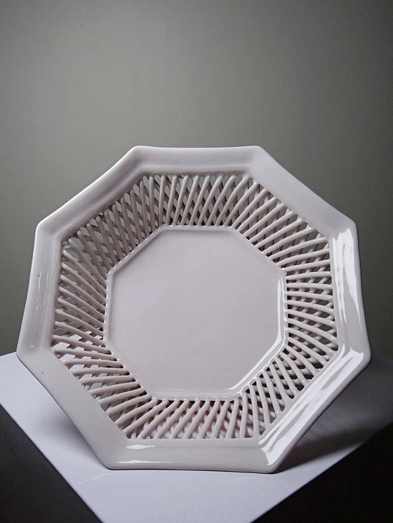Bol octogonal en porcelaine tissée rose pâle, circa 1950. – Mid Century Modern (photo 6 of 13)