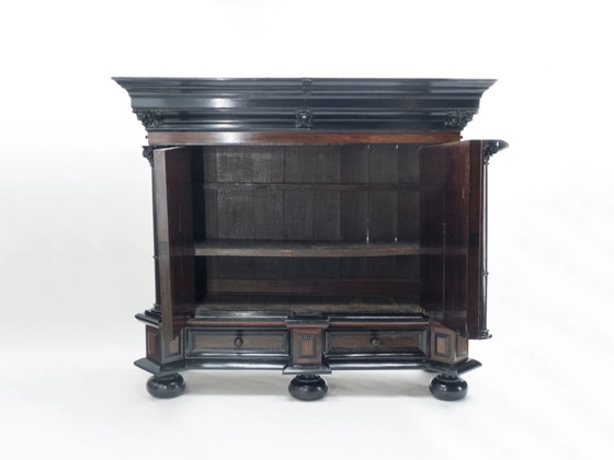 Image 1 of Armario barroco holandés de palisandro y ébano del siglo XVII Kussenkast 1670