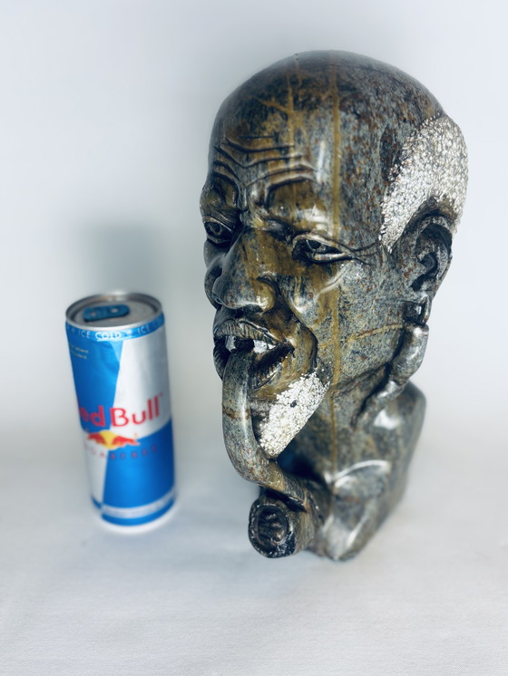 Image 1 of Busto Shona intagliato a mano raffigurante un uomo con una pipa – Pietra serpentina – Circa 25 cm – Zimbabwe