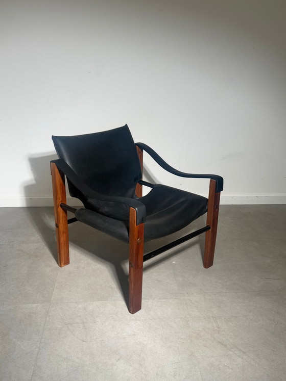 Vintage Arkana Falkirk loungestoel – zwart leer en hout – Fauteuils (photo 3 of 5)