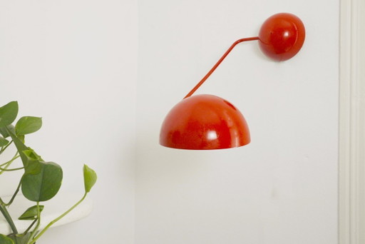 Vintage Italiaanse wandlamp, rode metalen wandlamp, mid-century modern, space age leeslamp
