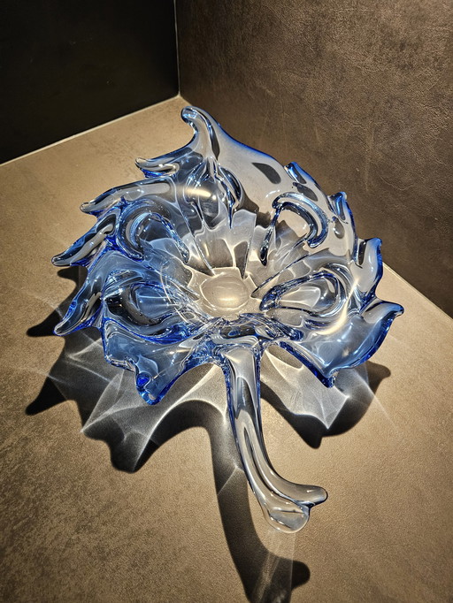 Cuenco único de Murano en forma de hoja.