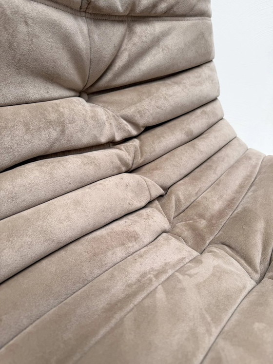 Image 1 of Originales Ligne Roset Togo 2-Sitzer-Sofa von Michel Ducaroy, taupefarbener Alcantara, 1995