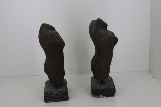 Wunderschönes Set aus Torso-Skulpturen aus Beton (Mann & Frau) – 30 cm hoch – Bildhauerei, Other (photo 2 of 11)