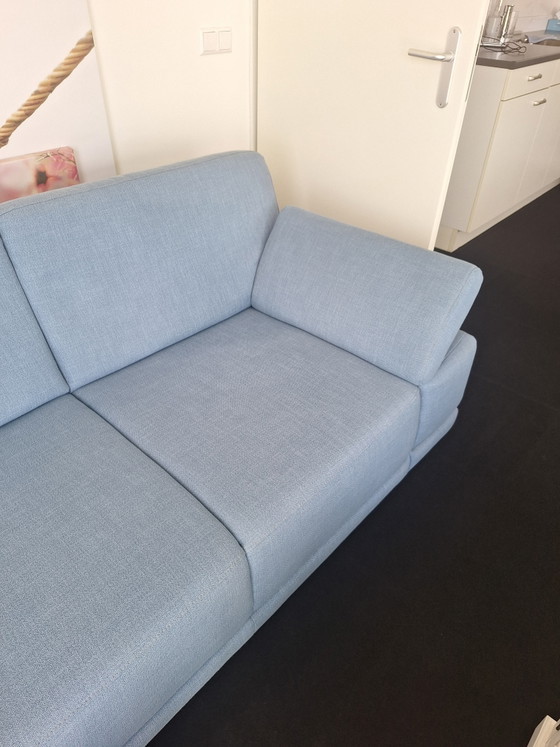 Prachtige zachtblauwe 2-zitsbank – bijenkorf, 2 zitsbanken, Textile (photo 2 of 5)