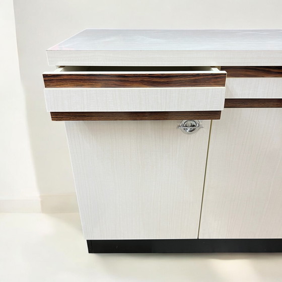 Image 1 of Credenza da cucina Niestrath - anni '60 in legno rivestito in Resopal con maniglie cromate