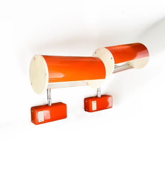 Image 1 of Coppia di lampade da parete arancioni degli anni '70 di Ateljé Lyktan