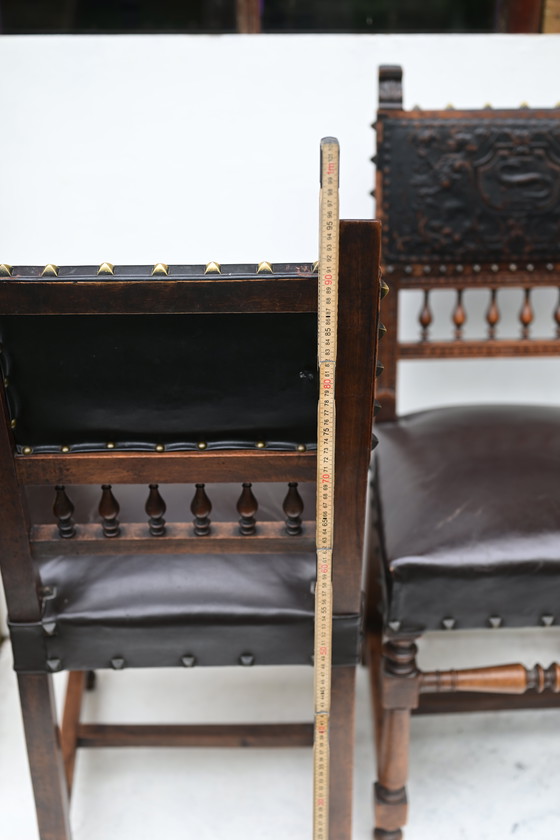 Image 1 of Chaises anciennes en bois sculpté - Lot de 2