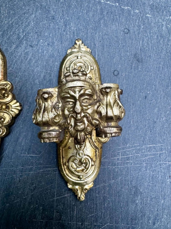 Paire d'appliques murales en bronze avec masque, signé L. Pinet, période Art Nouveau. (photo 2 of 10)