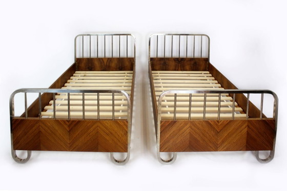Lits 1 personne Bauhaus restaurés, Tchécoslovaquie, années 1930, Lot de 2, Bois, Chrome, Marron, Art Deco (photo 2 sur 15)