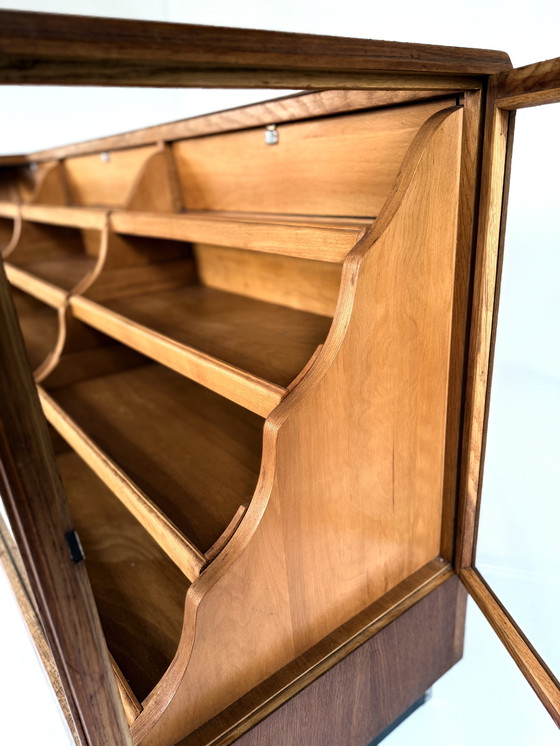 Image 1 of Vitrine/comptoir de magasin d'antiquités années 30