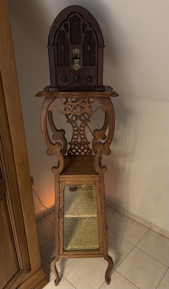 Image 1 of Jugendstil-Piedestal mit optionalem Radio