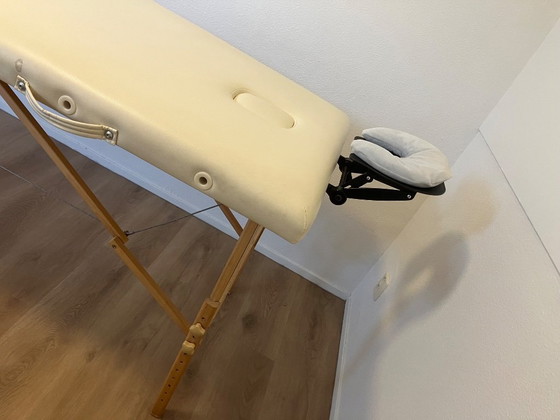 Image 1 of TABLE DE MASSAGE