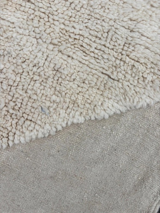 Modern Moroccan Beni Ouarain Wool Rug – 200x290 cm (6.5x9.5 ft) – Handmade Natural Cream Geometric Rug